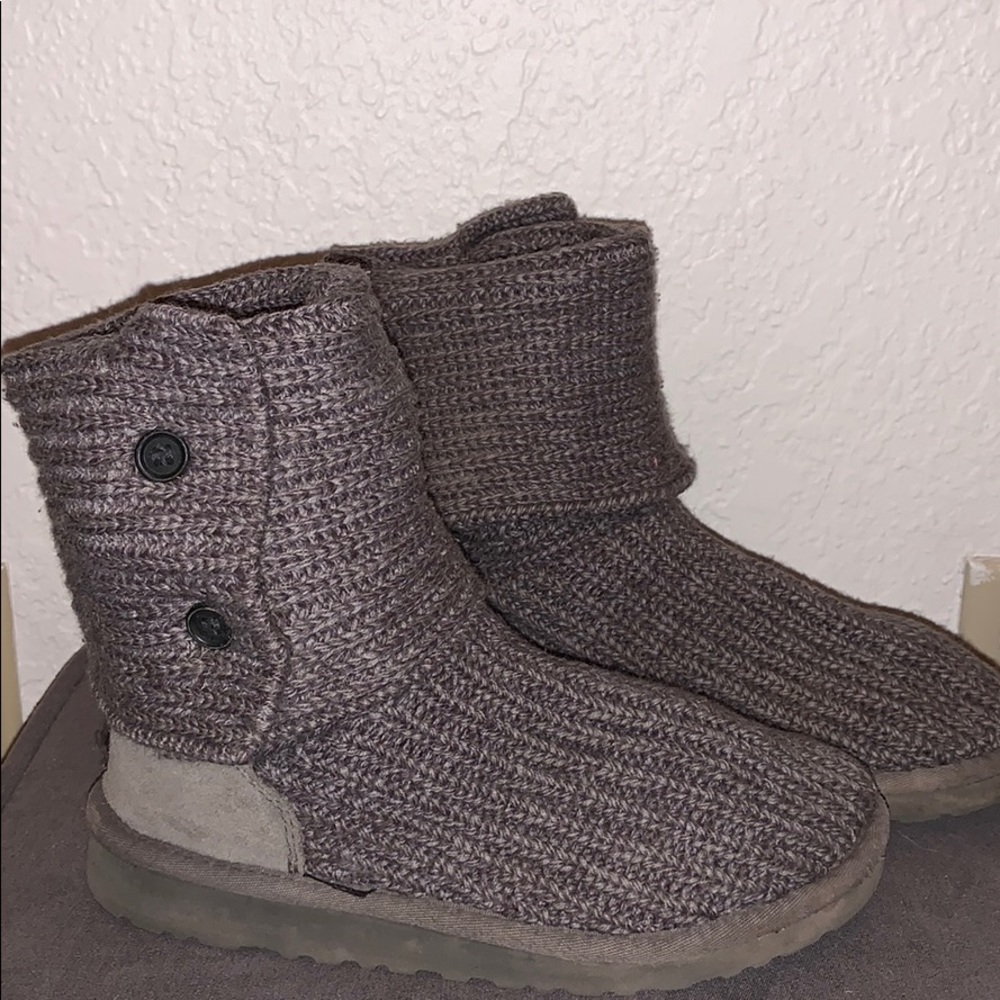 Grey fold over Ugg’s